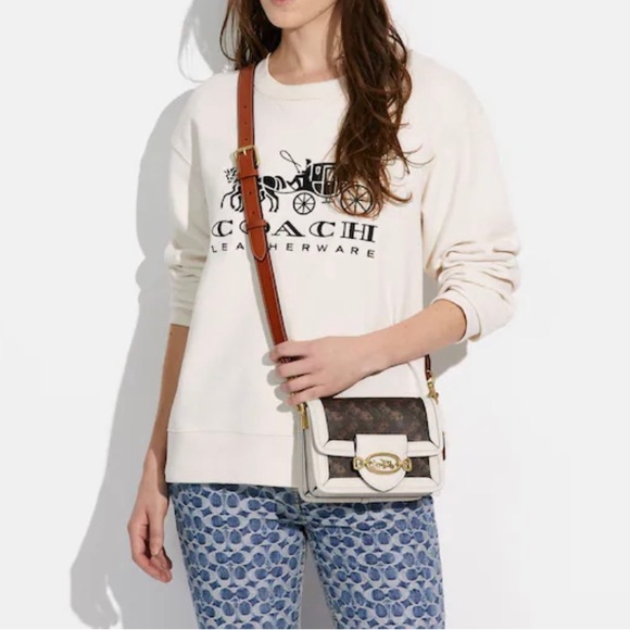 Hero Crossbody With Horse And Carriage Print - Picture 8 of 9